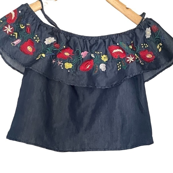 CI SONO CHAMBRAY EMBROIDERED FLORAL CROP TOP SIZE L
#1 - Picture 4 of 4